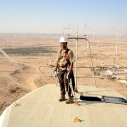 Schulung Windpark in der Wüste Pakistans