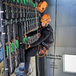 With “ActSafe ICX”, SKYLOTEC expands their range of power ascenders